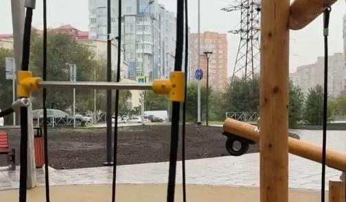 В Тургеневском сквере Краснодара начали укладывать газон и высаживать деревья