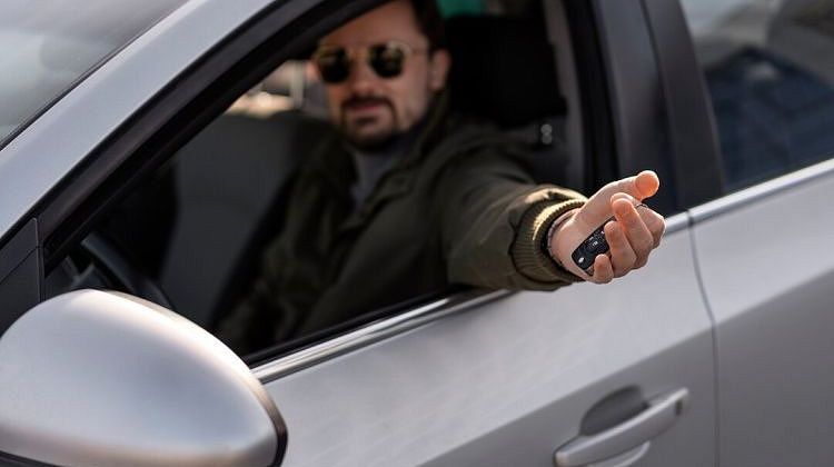 200 тысяч таксистов под ударом: российские автомобили могут оставить водителей без работы