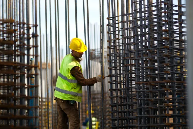 Трудовых мигрантов в России обяжут платить налог за неработающих членов семьи
