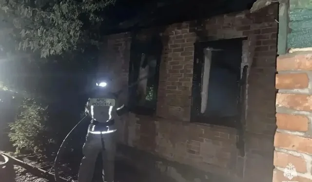 Мужчина и женщина погибли при пожаре в доме в Крыловском районе