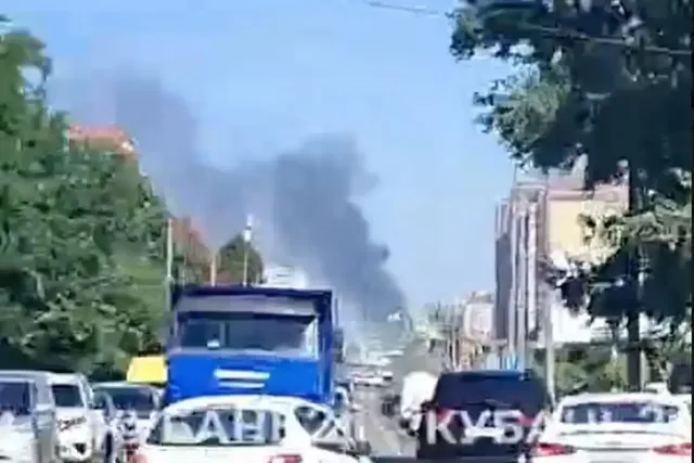 Два частных дома в Краснодаре загорелись на площади 320 кв. метров