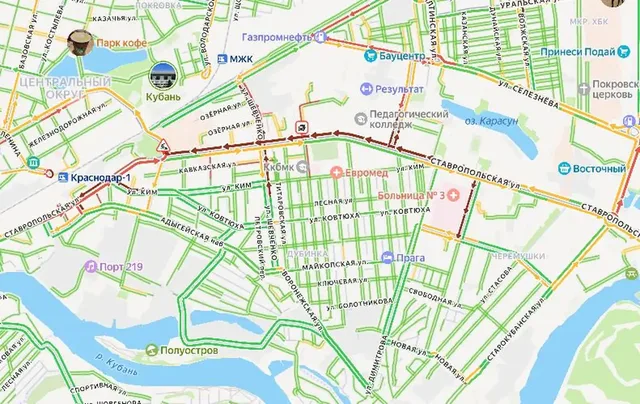 В Краснодаре утром 10 сентября образовалась пробка на улице Ставропольской