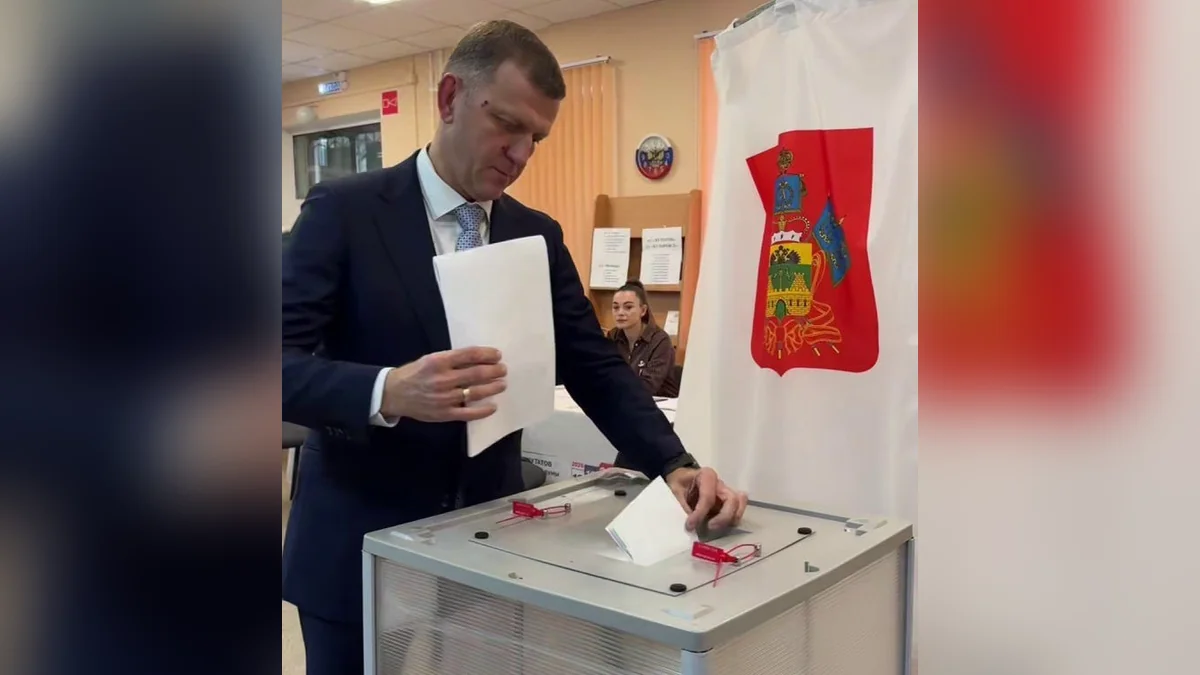 Мэр Краснодара Наумов проголосовал на выборах депутатов Госдумы