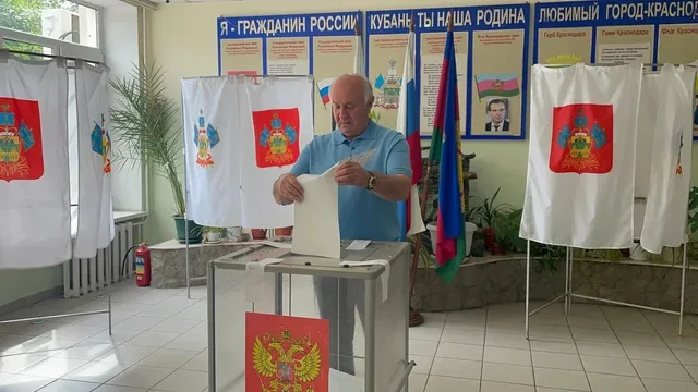 В Краснодаре депутат Николай Долуда проголосовал на выборах в Госдуму