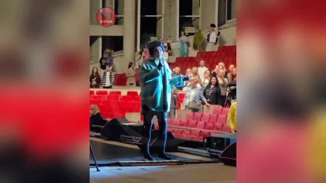 Концерт Лолиты в Сочи приостановили из-за угрозы атаки беспилотников