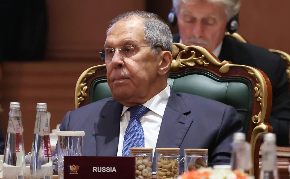 Лавров заявил, что Россия не будет делать паузы в СВО на время переговоров