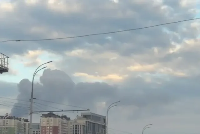 Склад стройматериалов загорелся в Краснодаре