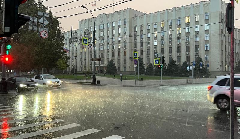 В Краснодаре и крае в середине недели погода обещает аномально холодный дождливый день с прогревом до +13°С