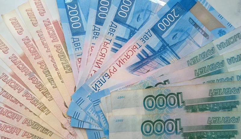Россиянам рассказали, какой налог грозит за переводы денег от родных