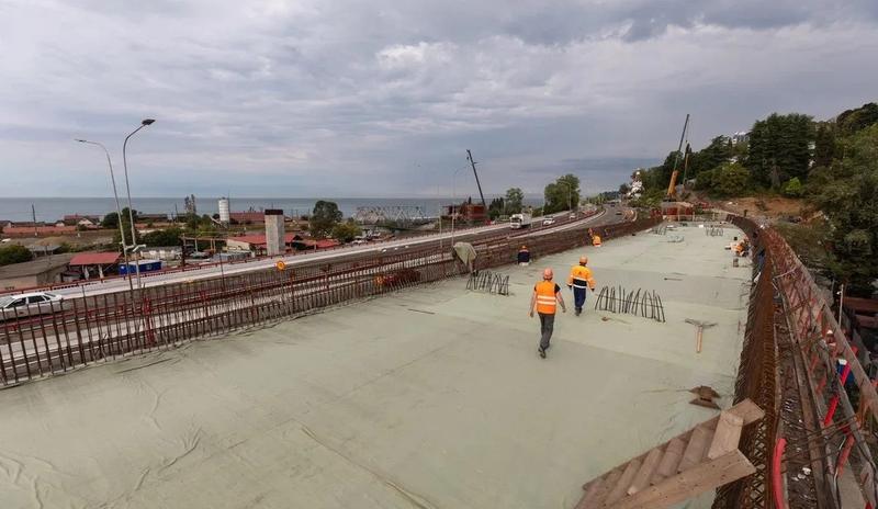 Автодор начал бетонировать пролеты мостов через Кудепсту на обходе Адлера