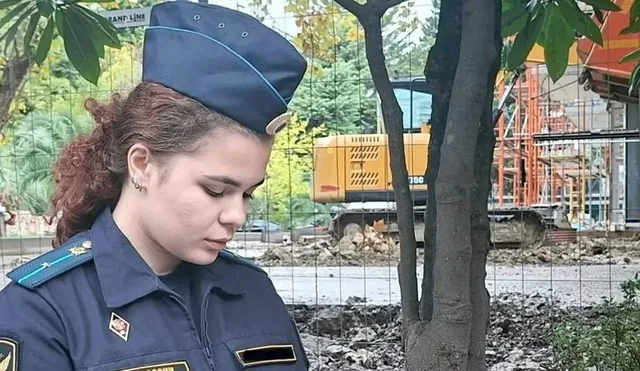 В Сочи пошел под снос двухэтажный коттедж
