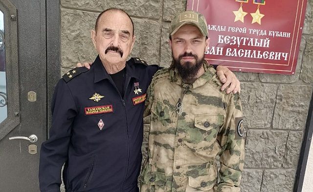 Руслан Басртриков с дедом Иваном Безуглым-1.jpg
