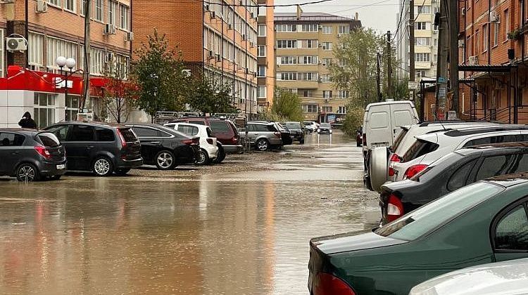 А это просто дождь прошел: воскресным вечером в Краснодаре все еще откачивали воду