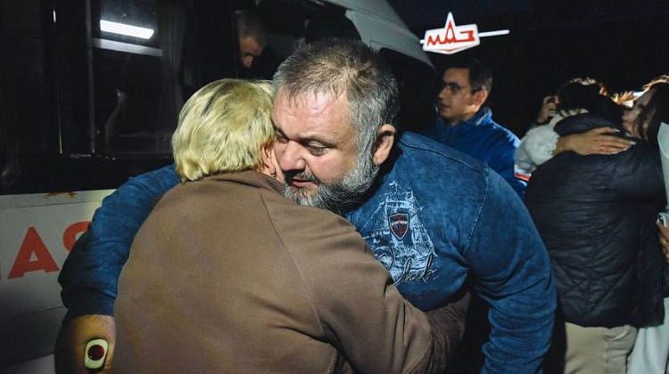 Автобус с курянами прибыл из Украины: что рассказали вызволенные россияне