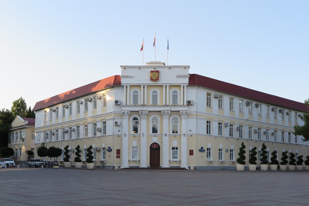 Администрация Геленджика ищет специалистов в управление ЖКХ и отдел опеки