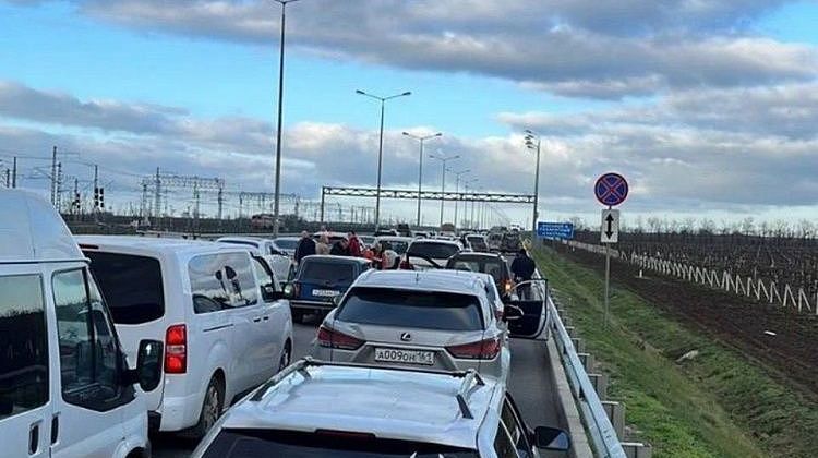 Адская трасса: отпуск начинается с многочасового стояния под солнцем на Кубани