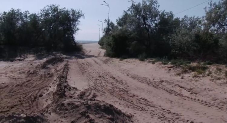 Анапа строит крепость из песка и бетона: пляжи закрыты для машин
