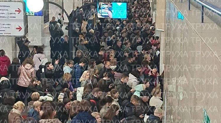 Блэкаут парализовал Киев: метро не работает, наземный транспорт переполнен