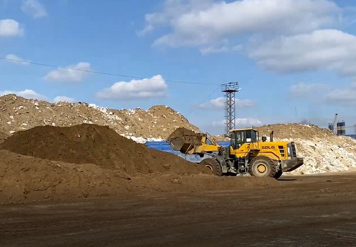Более 1,8 тыс. тонн замазученного песка вернут на Кубань из Ростовской области