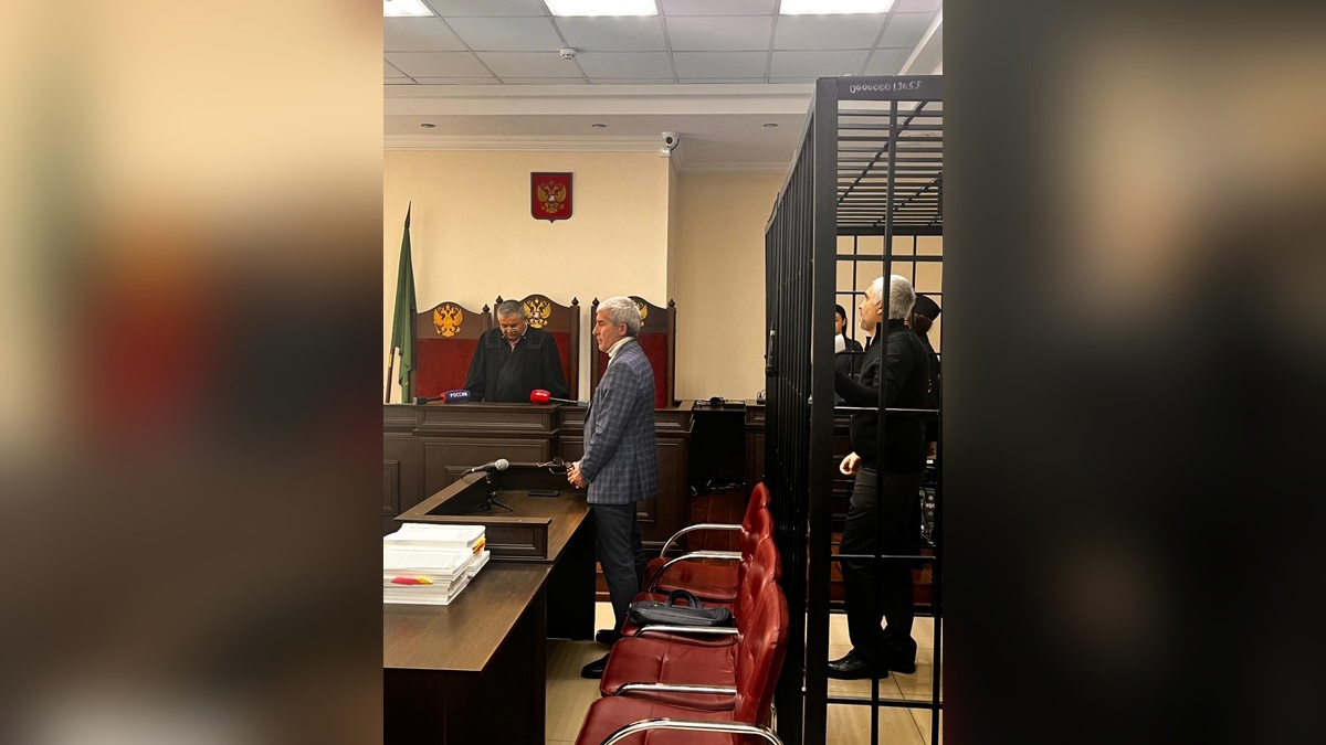 В Адыгее 3 года колонии дали экс-полицейскому, ударившему в суде видеооператора