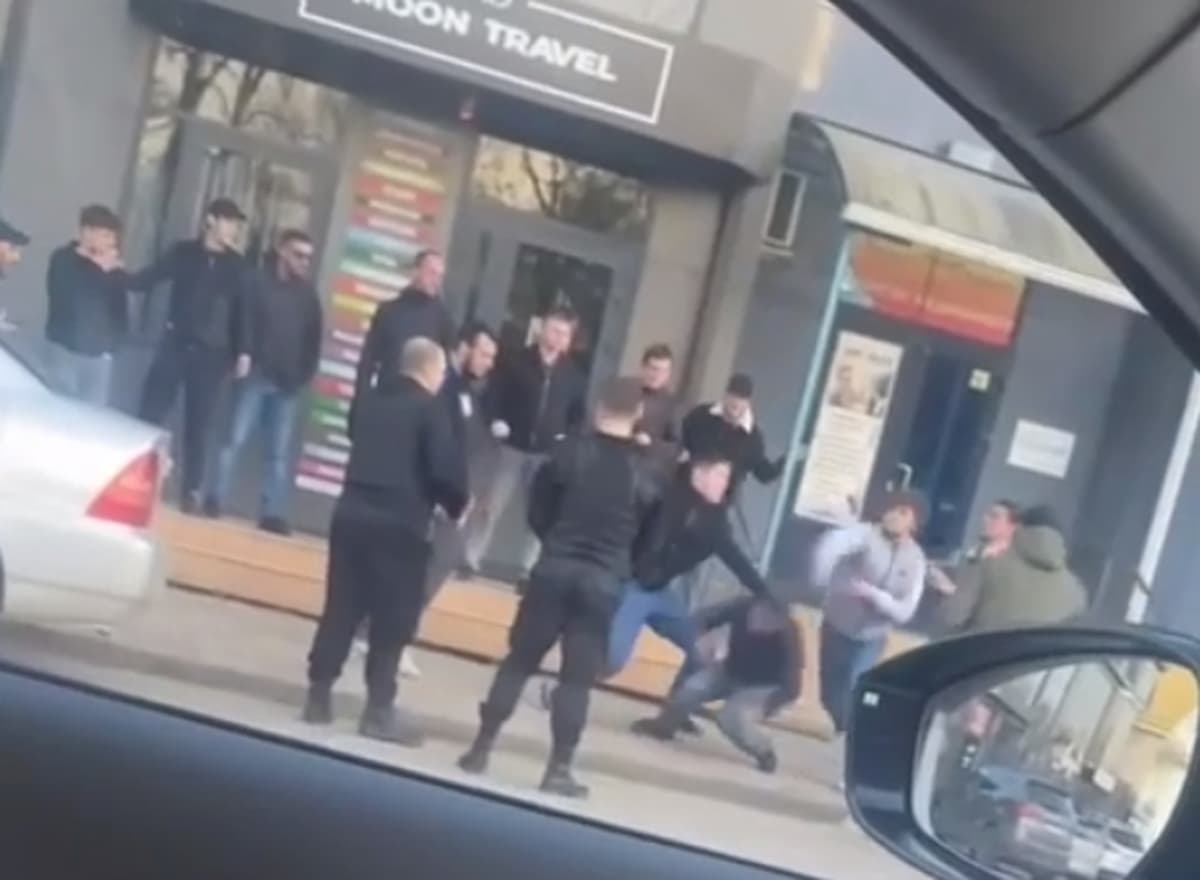 В Белореченске пьяный мужчина устроил драку с инкассаторами