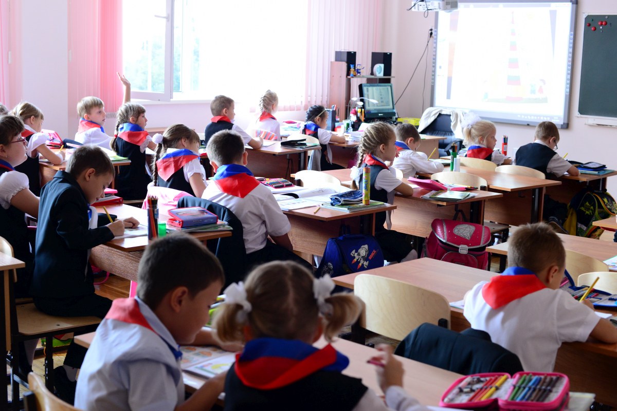 В Госдуме предложили бесплатно выдавать школьную форму многодетным