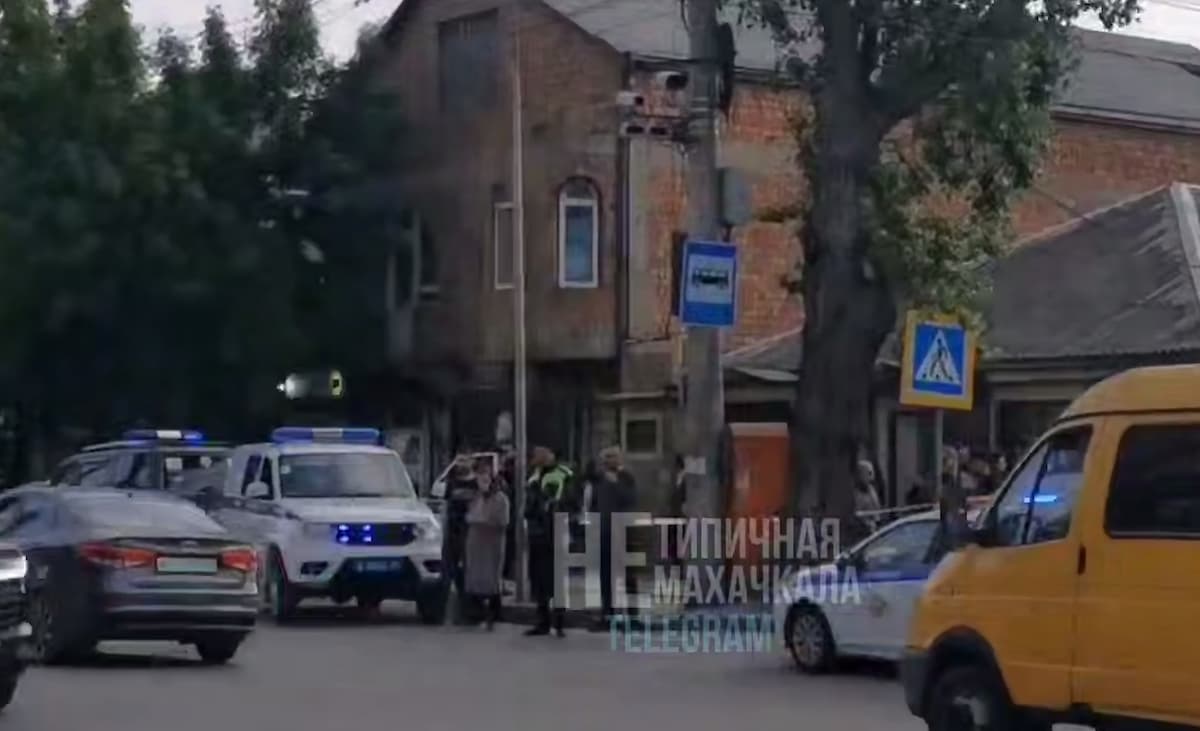 В Дагестане трое полицейских погибли в перестрелке при нападении на наряд ДПС