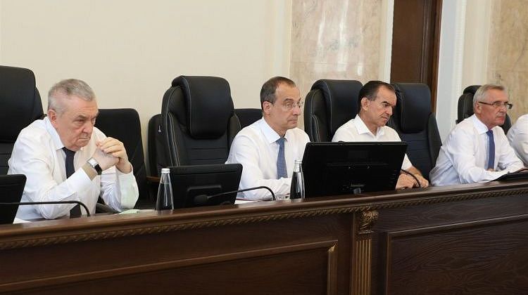 В ЗСК провели итоговую сессию парламентского года: новые законы и итоги