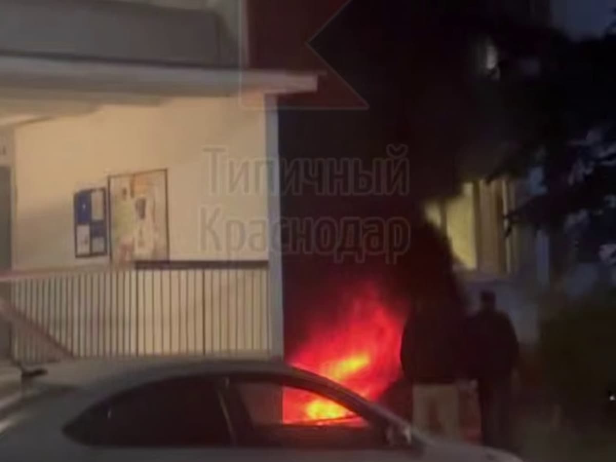 В Краснодаре произошел пожар в цоколе многоэтажки на Гидрострое