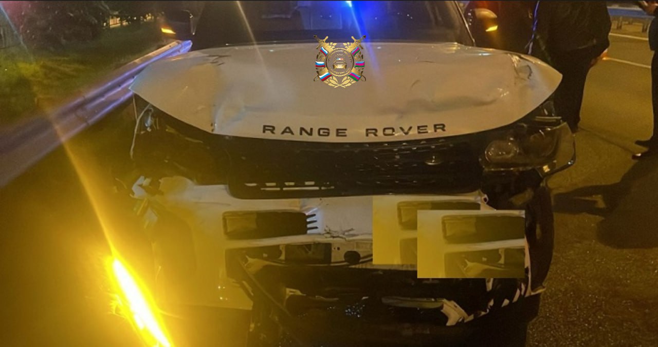 В Краснодаре пьяный водитель Range Rover влетел в легковушку, есть пострадавший
