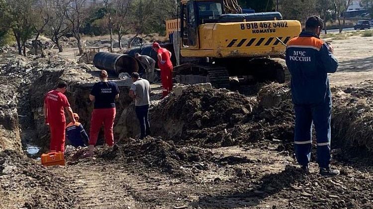 В Новороссийске произошла трагедия: из-за обвала грунта погибли рабочие