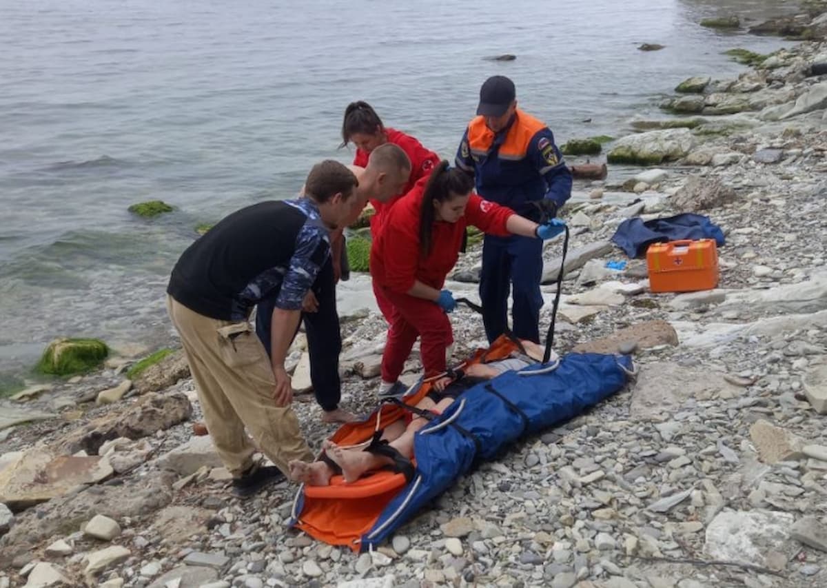 В Новороссийске туристка сорвалась со скалы над морем