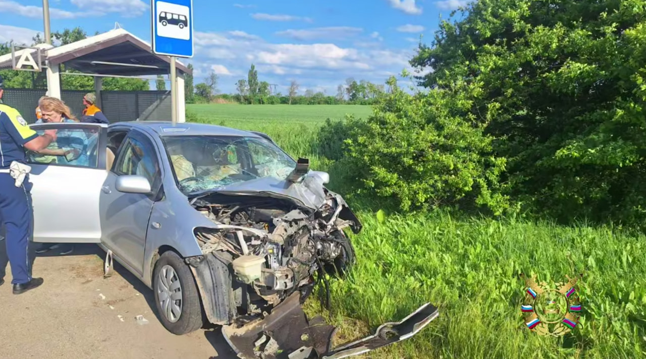 В Северском районе Toyota на большой скорости влетела в забор, пассажир погиб