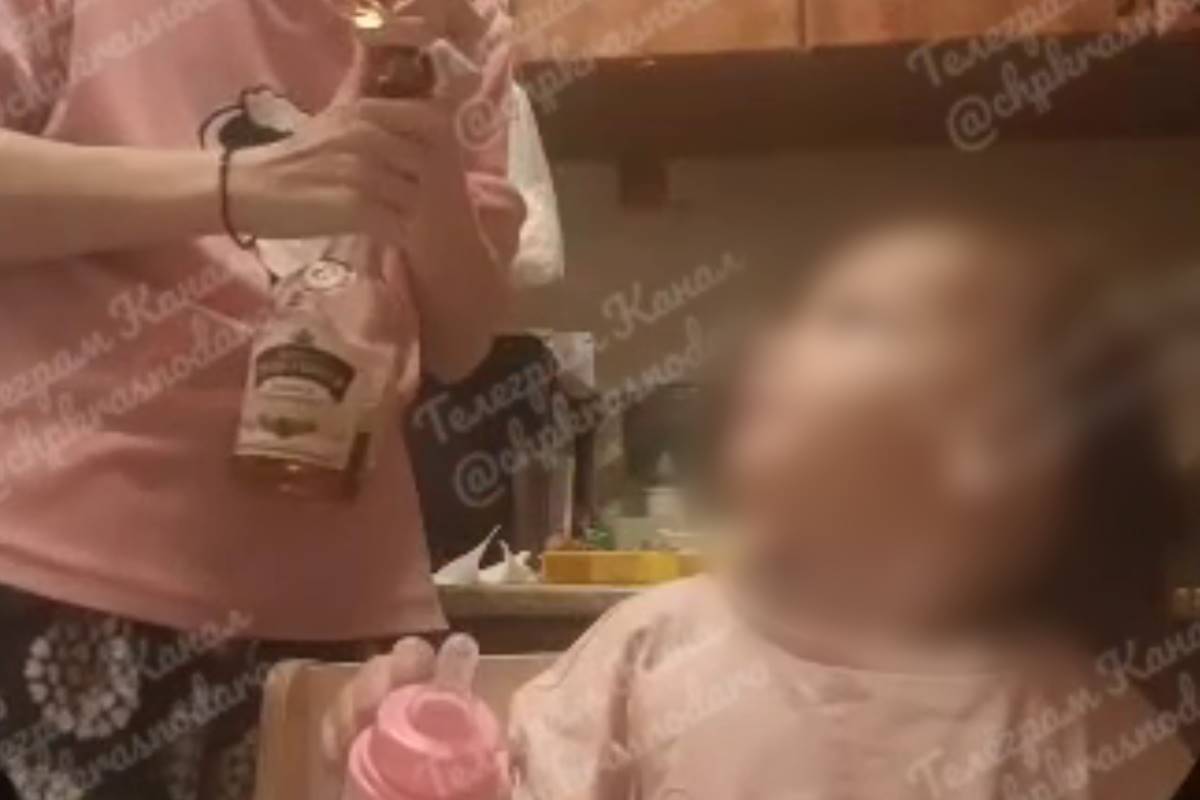 В СК заинтересовались матерью, поившей дочь «коньяком» в Краснодаре