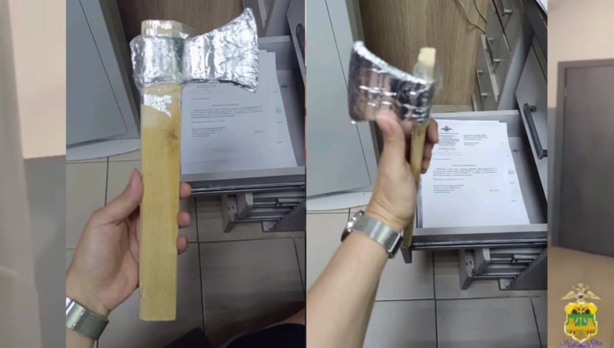 В Сочи водитель угрожал обидчику топором из фольги в конфликте из-за парковки