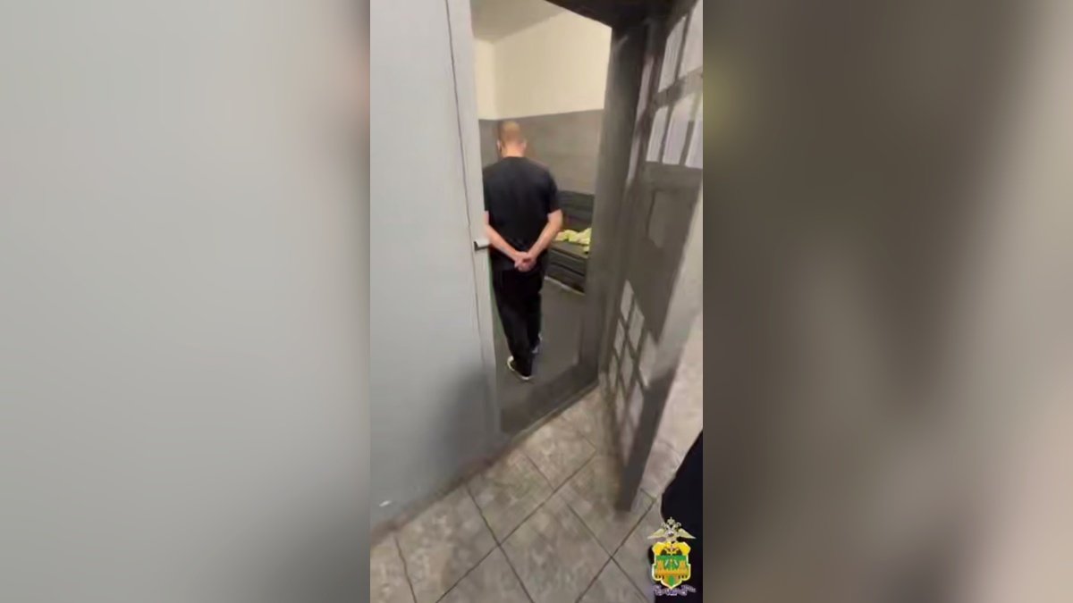 В Сочи задержали 18-летнего вандала, нарисовавшего нацистский символ на тротуаре