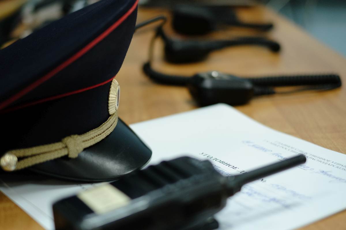 В Сочи работник энергокомпании взял 1,8 млн рублей, поставил 2 столба и уволился