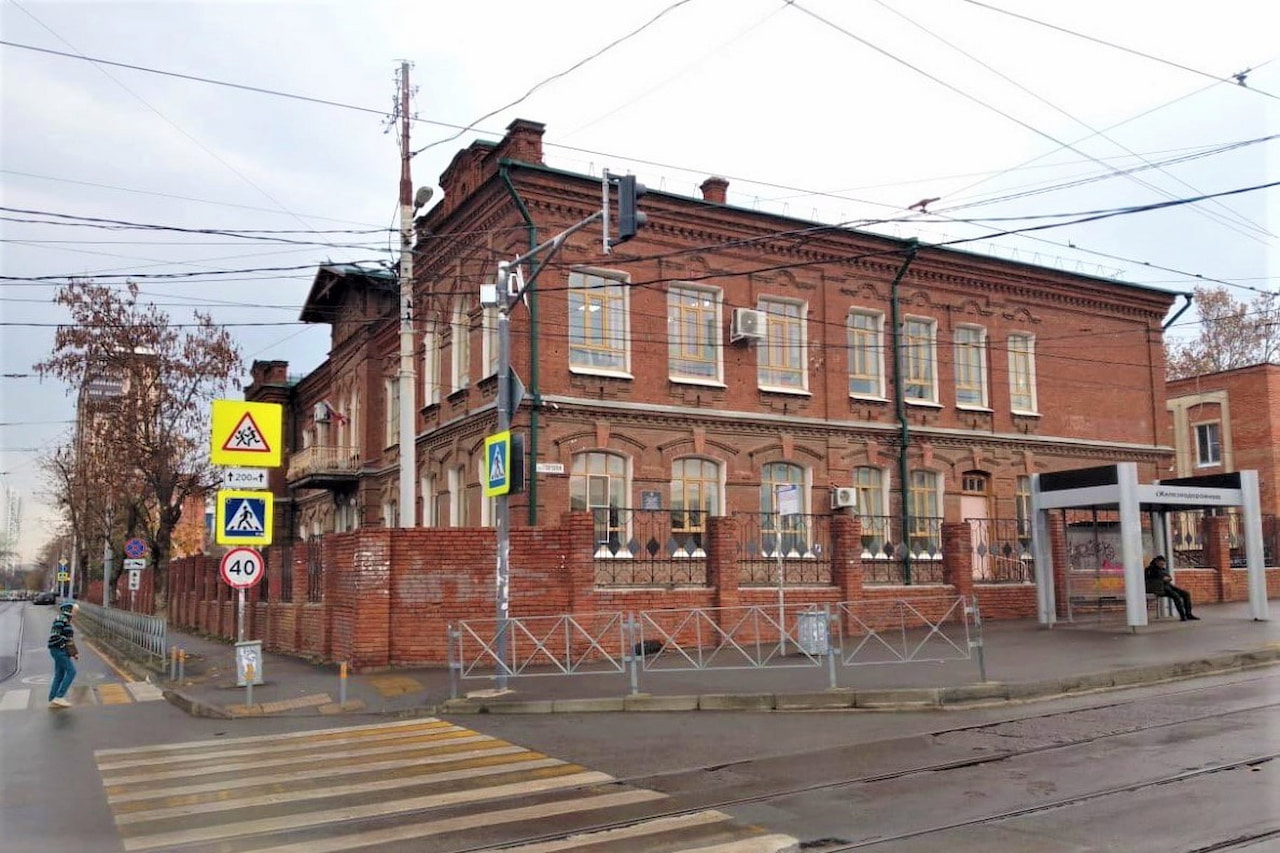 В центре Краснодара началась реставрация старинного здания лицея имени Макаренко