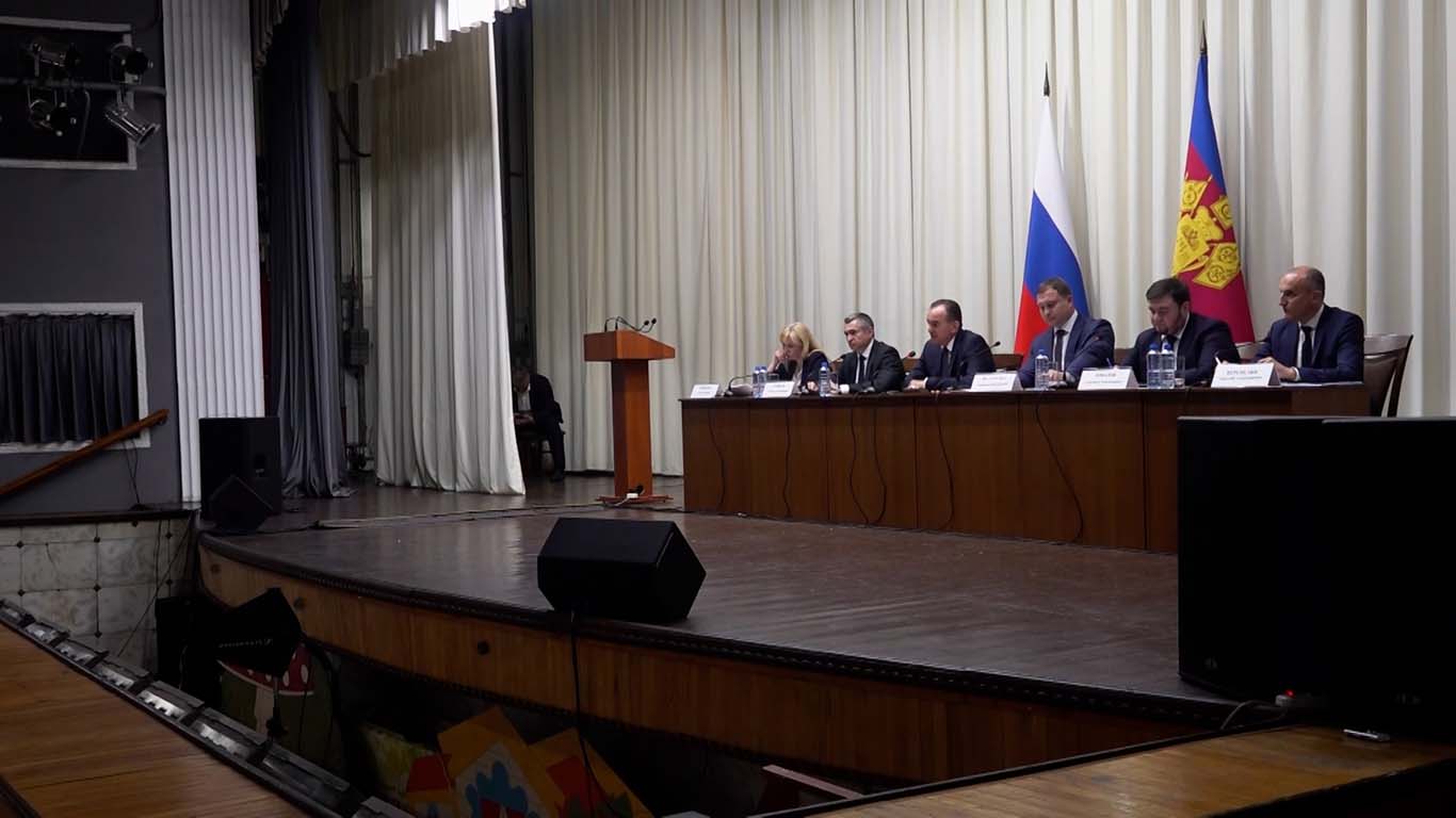 Вениамин Кондратьев встретился с активом жителей Тихорецкого района