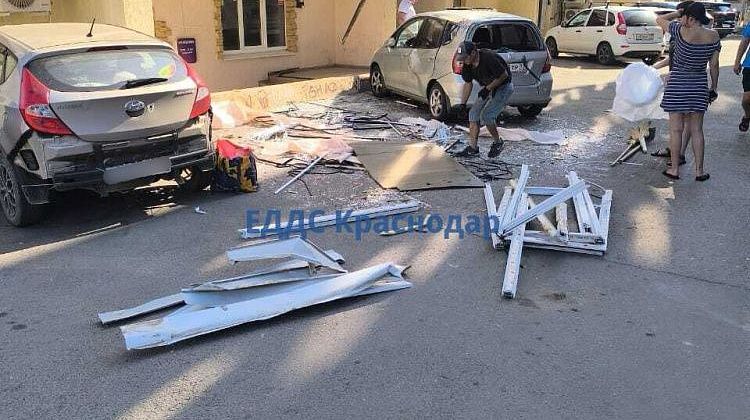 Взрыв в многоэтажке Краснодара с выбитым окном, есть пострадавший: дом без газа, что известно