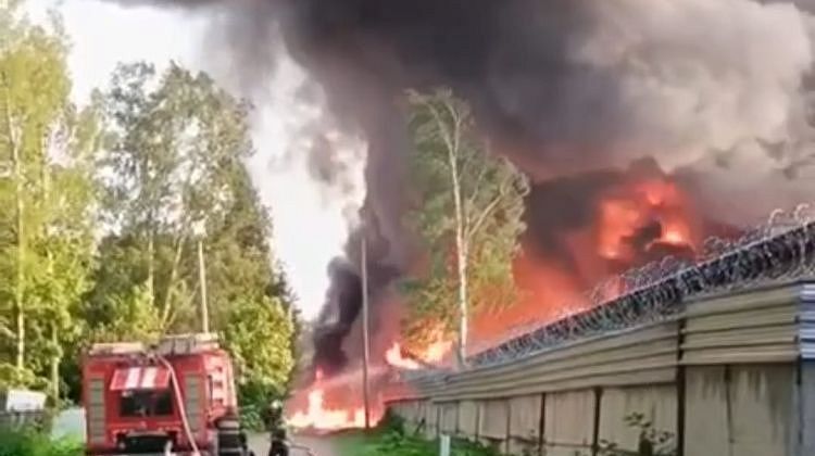 Взрывы и мощнейший пожар в Подмосковье! Больше 20 тысяч «квадратов», пострадавшие - что случилось?