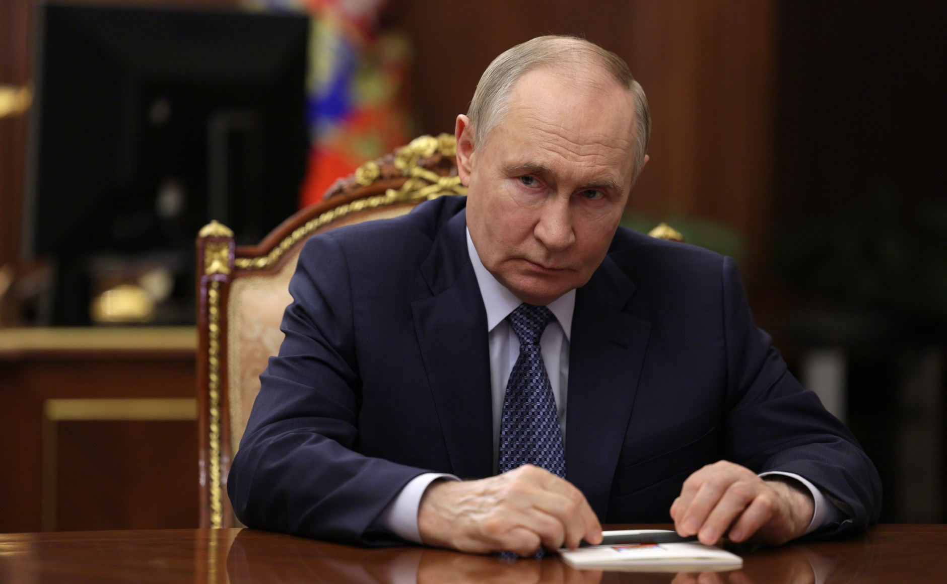 Владимир Путин поручил оценить целесообразность проведения ядерных испытаний