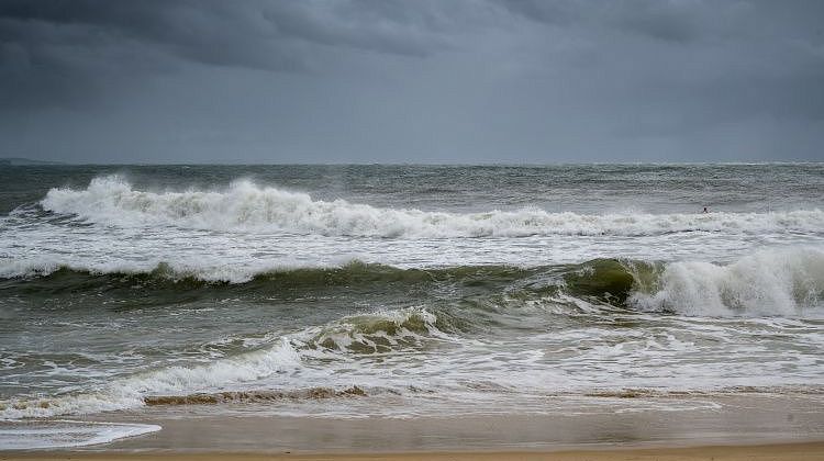Внимание, жители Сочи! Над морем возможны смерчи — спасатели объявили экстренное предупреждение