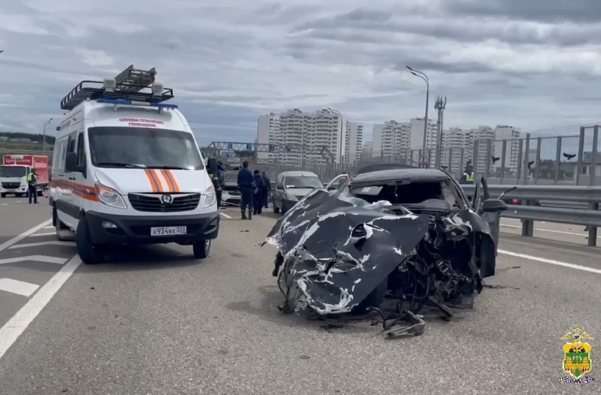 Водитель и пассажир погибли в ДТП с тремя автомобилями в Геленджике