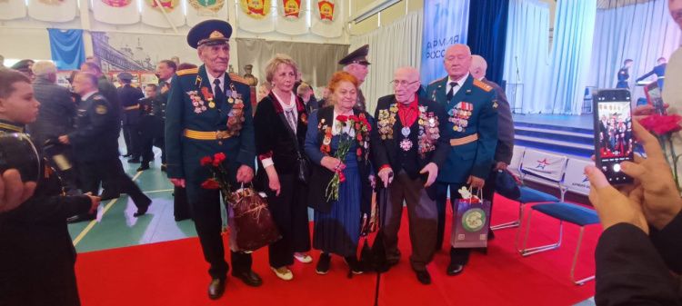 Встреча поколений: кадеты Краснодарского ПКУ чествуют героев Победы