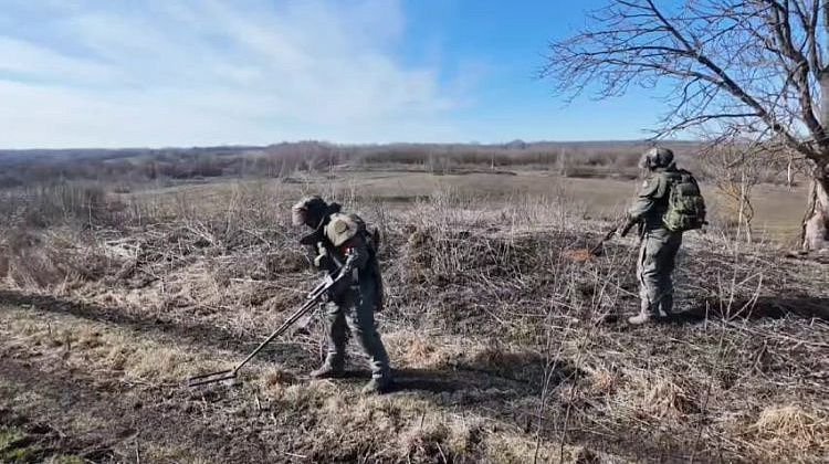 ВСУ оставили в домах курян свинство и смертельные ловушки: о чем рассказывают саперы