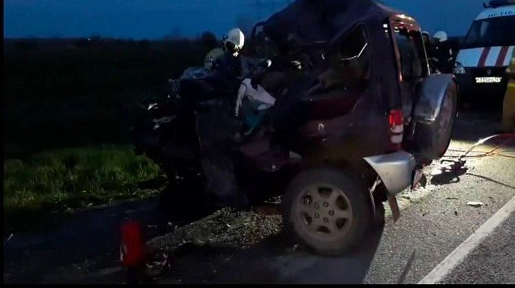 Гонщик на грузовике раздавил внедорожник на Кубани: жуткая авария со смертельным исходом
