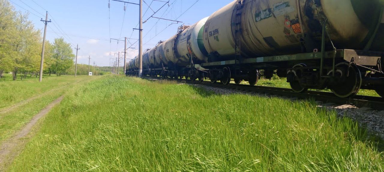Грузовой поезд насмерть сбил мужчину в Кореновске