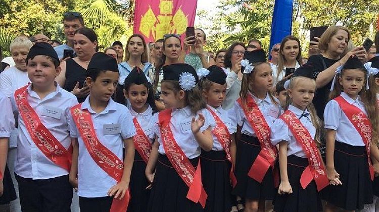 День знаний в казачьей школе на Кубани: впечатления, чем отличается и зачем детям колокол