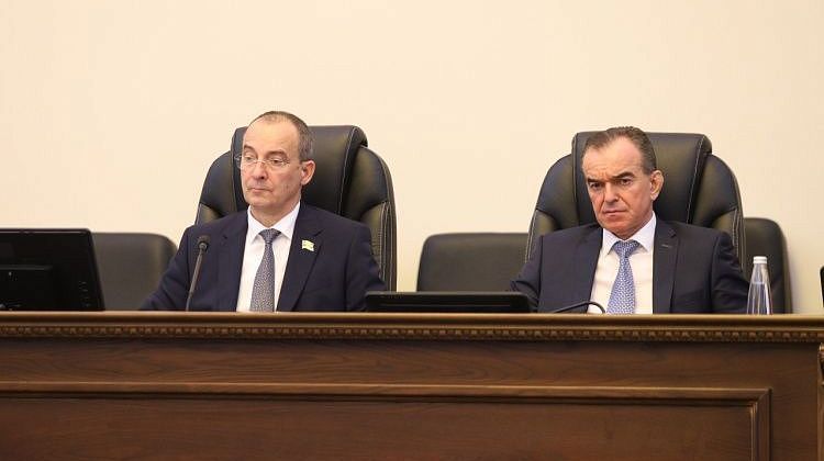Депутаты ЗСК приняли закон о краевом бюджете на три года